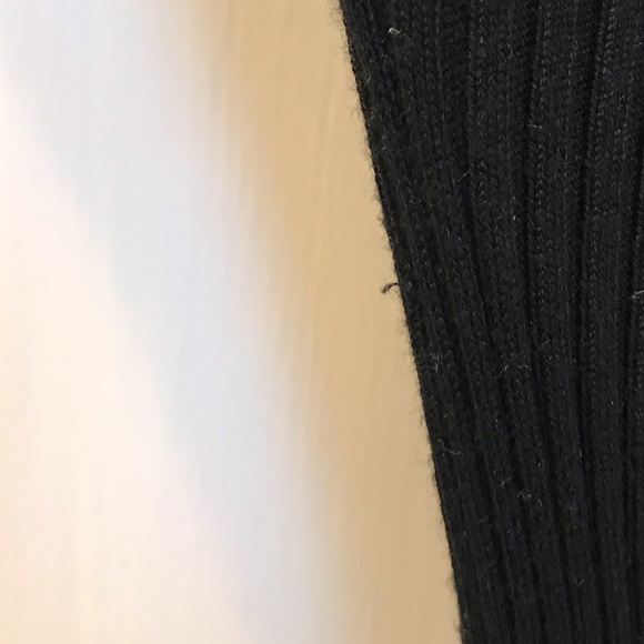 Black off the shoulder body con dress - Picture 3 of 4